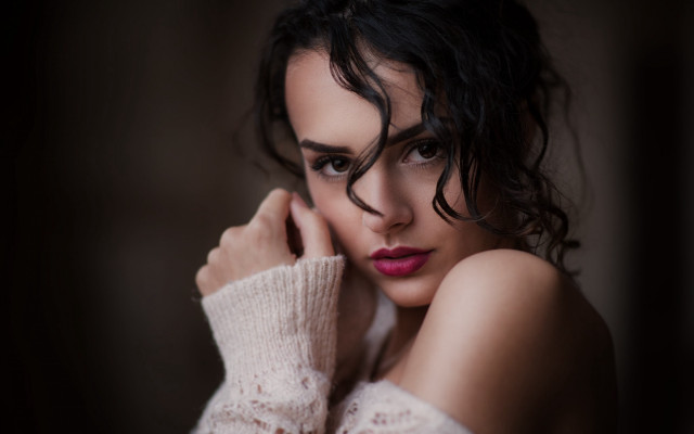 Woman sweater portrait blackhair browneyes free wallpaper for desktop - medium preview image