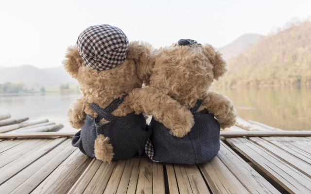 Teddy bears dock lake mountains free wallpaper for desktop - medium preview image