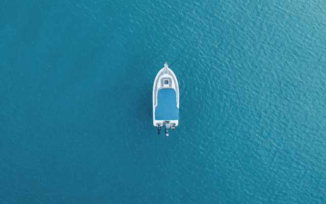 Small boat ocean shoreline minimalism free wallpaper for desktop - medium preview image