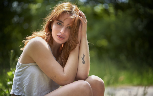 Red haired woman portrait bokeh #2 free wallpaper for desktop - medium preview image