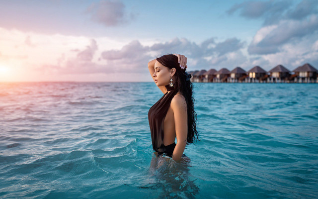 Woman water headband house ocean free wallpaper for desktop - medium preview image