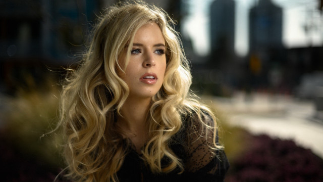 Blonde woman street sign city free wallpaper for desktop - medium preview image