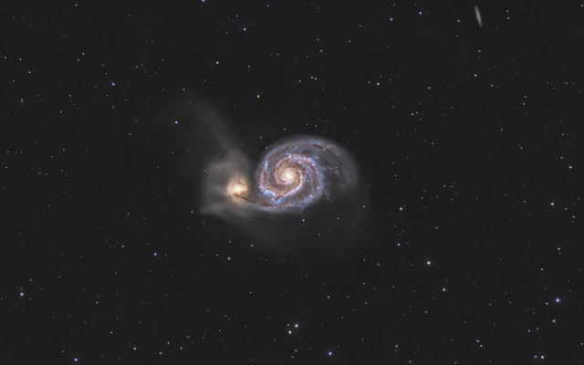 Spiral galaxy star center black free wallpaper for desktop - medium preview image