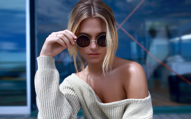 Woman sunglasses sweater portrait blonde free wallpaper for desktop - medium preview image
