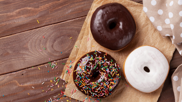 Doughnuts sprinkles polkadot food photography free wallpaper for desktop - medium preview image