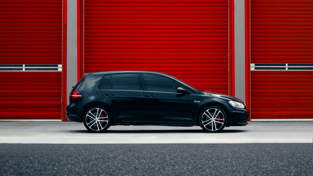 Black car red garage 3d free wallpaper for desktop - medium preview image