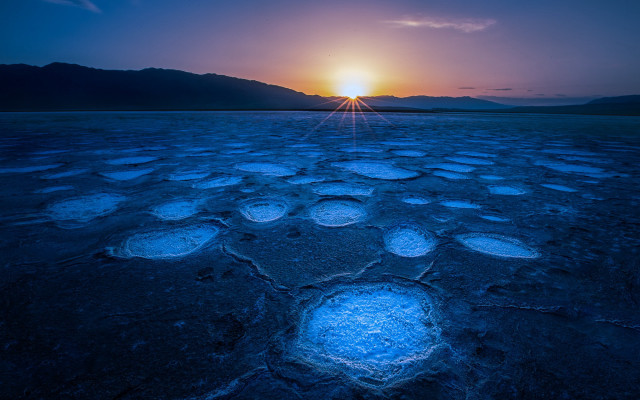 Ocean sunset mountains shore reflection free wallpaper for desktop - medium preview image