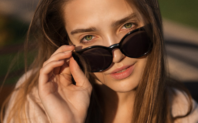Woman sunglasses hand close up free wallpaper for desktop - medium preview image