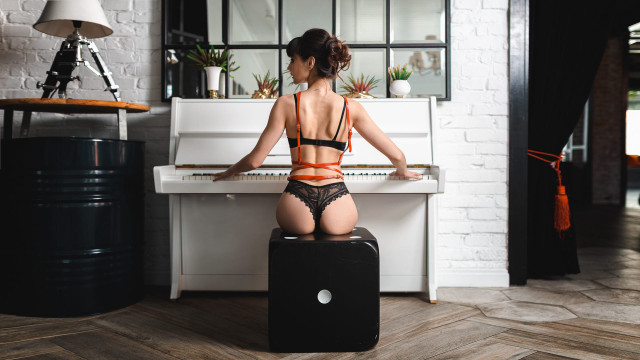 Woman piano lingerie rococo hourglass free wallpaper for desktop - medium preview image