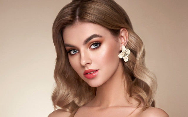 Woman flower earrings fashion portrait free wallpaper for desktop - medium preview image