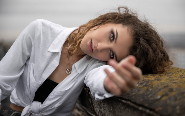 Woman smiling portrait blurry background free wallpaper for desktop - medium preview image