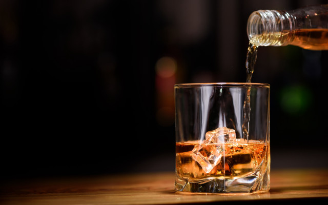 Whiskey pour glass ice table free wallpaper for desktop - medium preview image