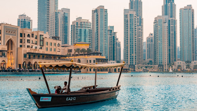 Boat people city skyline water free wallpaper for desktop - medium preview image