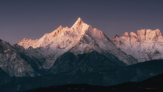 Mountain range snow capped peaks free wallpaper for desktop - medium preview image