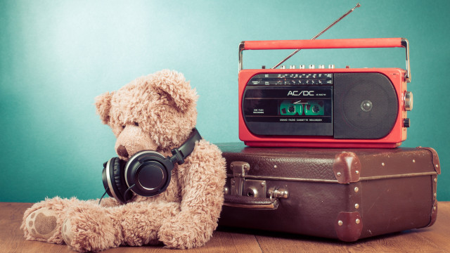 Teddy bear radio suitcase table free wallpaper for desktop - medium preview image