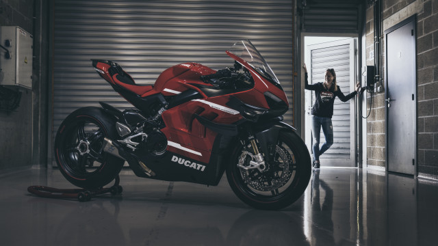 Woman motorcycle garage panfuturism puzzle free wallpaper for desktop - medium preview image