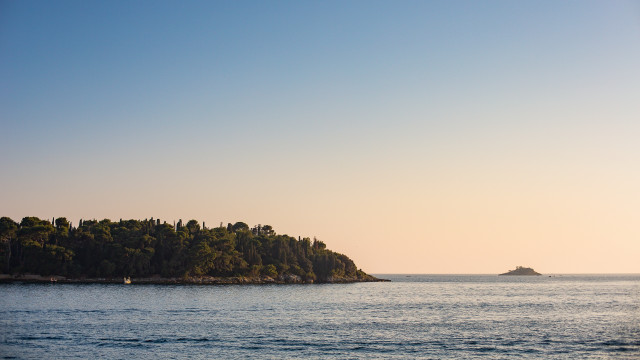 Small island ocean boat mountain free wallpaper for desktop - medium preview image