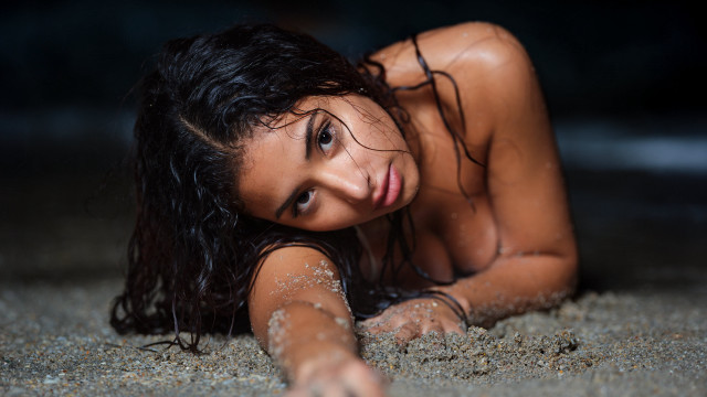 Araceli gilbert woman laying wet free wallpaper for desktop - medium preview image