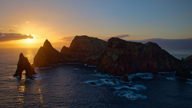 Sunset ocean rock formation water free wallpaper for desktop - medium preview image