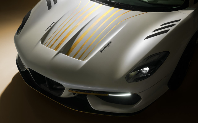 White sports car yellow stripe free wallpaper for desktop - medium preview image