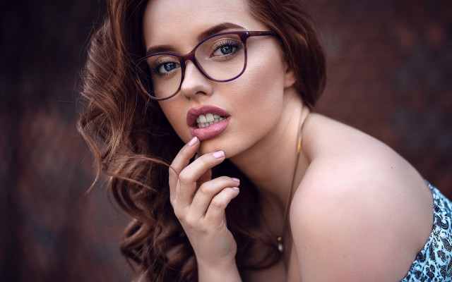 Woman glasses pose blue eyes free wallpaper for desktop - medium preview image