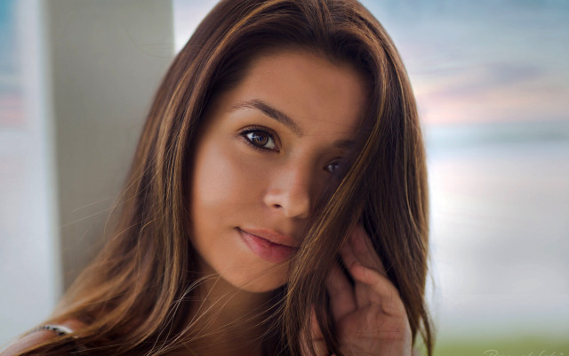 Woman longhair portrait browneyes solo free wallpaper for desktop - medium preview image