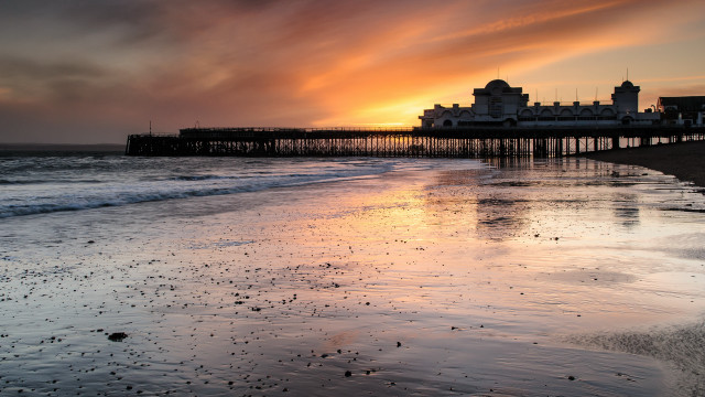 Sunset pier ocean birds matte free wallpaper for desktop - medium preview image