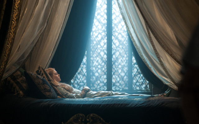 Renaissance woman bed curtains window free wallpaper for desktop - medium preview image