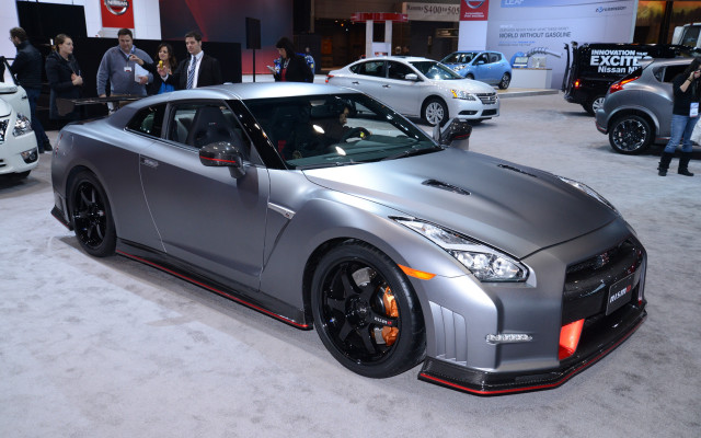 Silver sports car show crowd free wallpaper for desktop - medium preview image