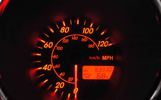 Speedometer red light time minutes free wallpaper for desktop - medium preview image