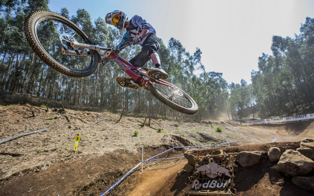 Man riding bike dirt hill free wallpaper for desktop - medium preview image