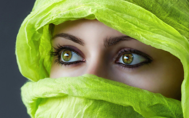 Woman green veil green eyes free wallpaper for desktop - medium preview image