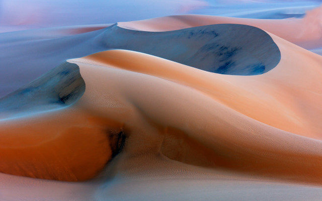 Desert sand dune blue sky free wallpaper for desktop - medium preview image