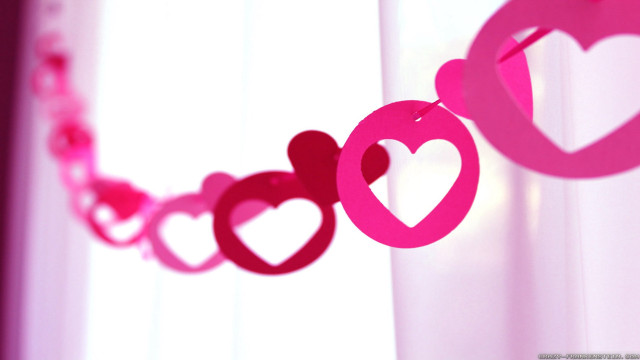 Pink heart garland window sill free wallpaper for desktop - medium preview image