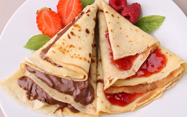 Pancakes chocolate strawberries food photography free wallpaper for desktop - medium preview image
