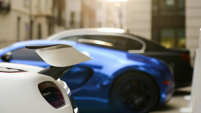 Blue white car street building free wallpaper for desktop - medium preview image