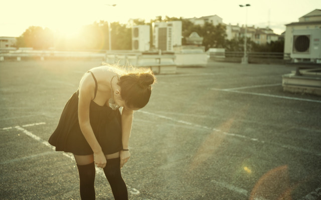 Woman black dress skateboard outdoors free wallpaper for desktop - medium preview image