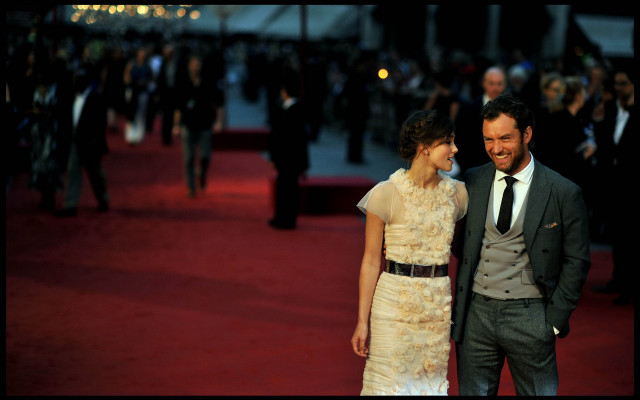 Man woman redcarpet smiling formal free wallpaper for desktop - medium preview image