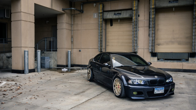 Black car building parking meter free wallpaper for desktop - medium preview image