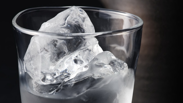 Glass ice cubes table black free wallpaper for desktop - medium preview image