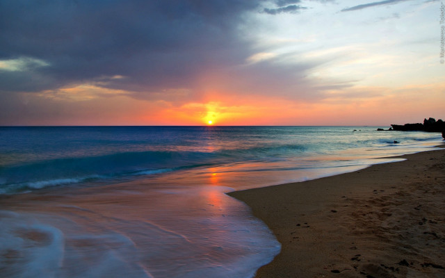Sunset ocean waves beach distant free wallpaper for desktop - medium preview image