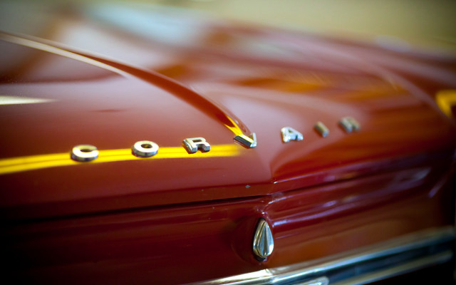 Cobra hood ornament yellow stripe free wallpaper for desktop - medium preview image