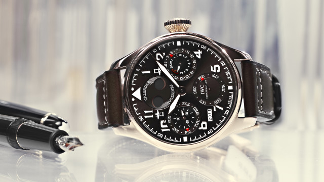 Watch pen table computer rendering free wallpaper for desktop - medium preview image