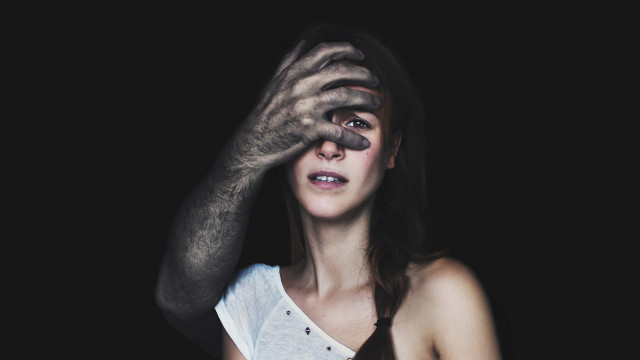 Creepy woman hands up elden free wallpaper for desktop - medium preview image