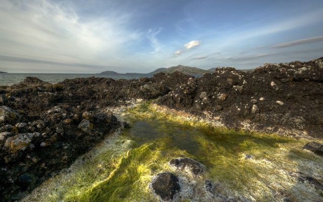 Rocky water mountain sky landscape free wallpaper for desktop - medium preview image