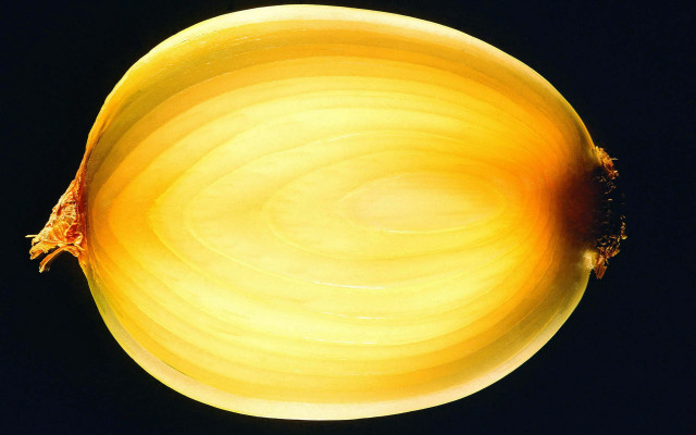 Yellow onion raytraced moon planet free wallpaper for desktop - medium preview image