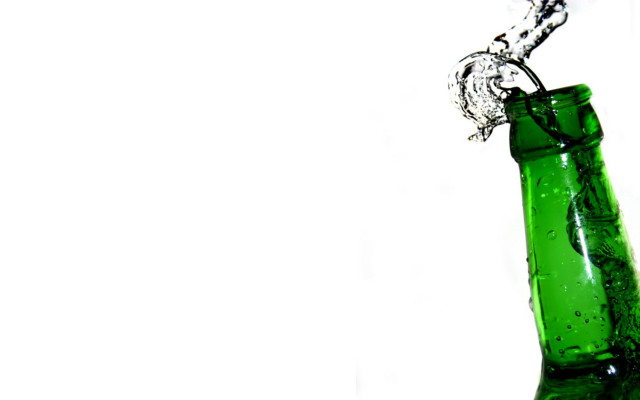 Green bottle water splash lyco free wallpaper for desktop - medium preview image