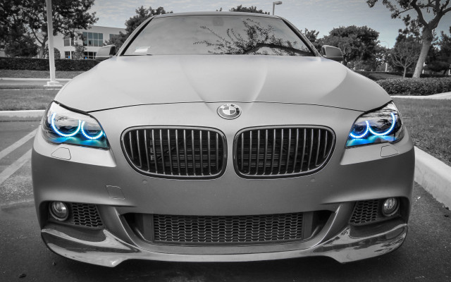 Silver car blue lights parking free wallpaper for desktop - medium preview image