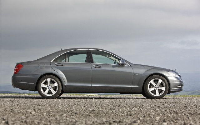 Silver car mountain gravel clouds free wallpaper for desktop - medium preview image