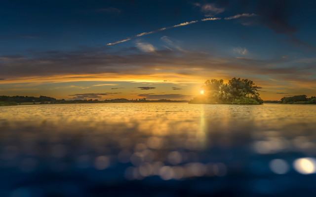 Sunset lake tree clouds dusk free wallpaper for desktop - medium preview image